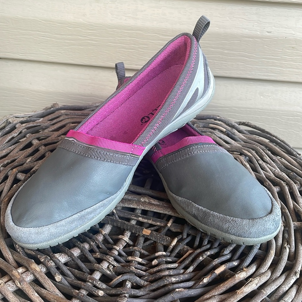 💕MERRELL Castle Rock shoes Women’s size 8 Performance footwear.